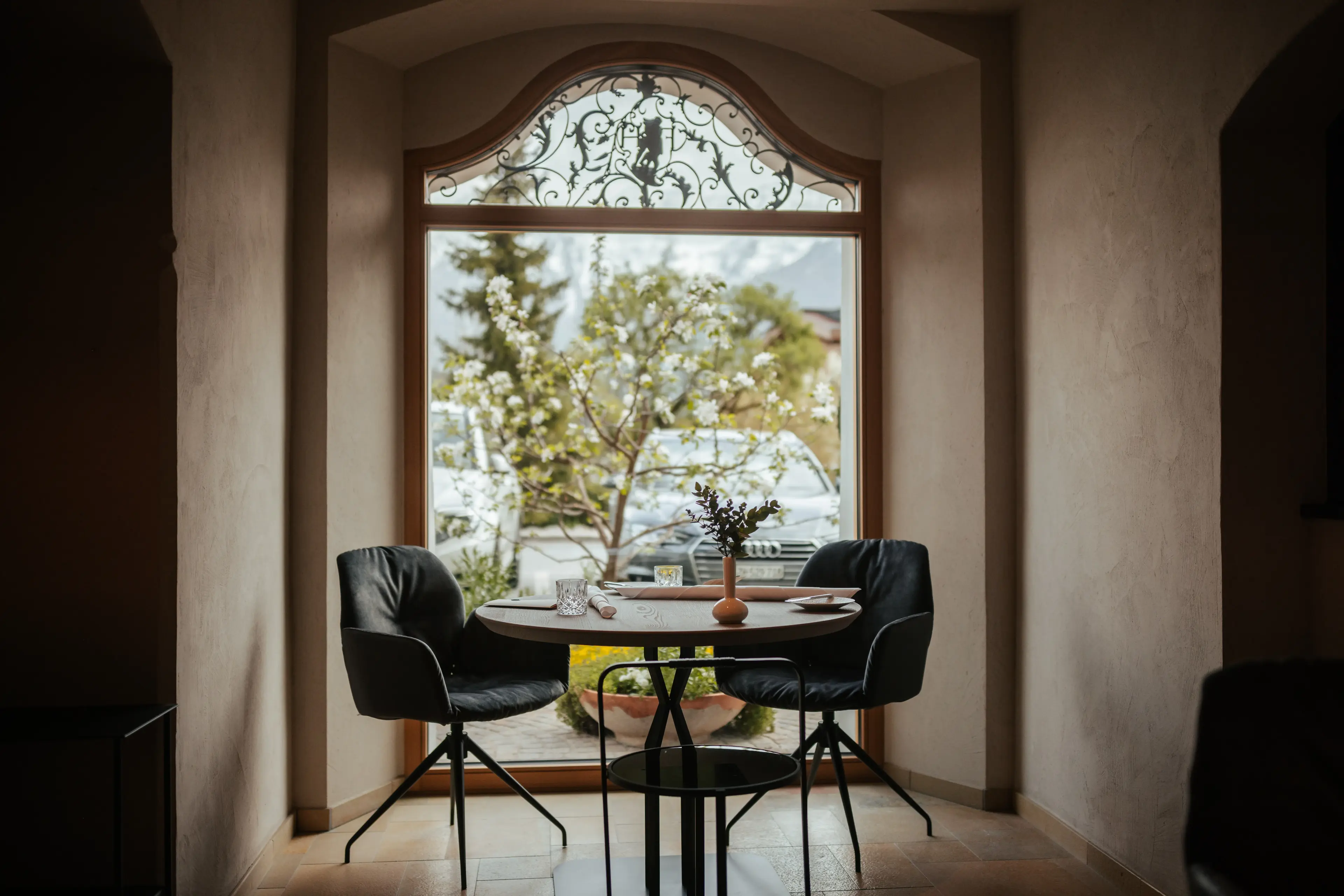 Eingangsbereich des Restaurant 141 mit stimmungsvoller Beleuchtung