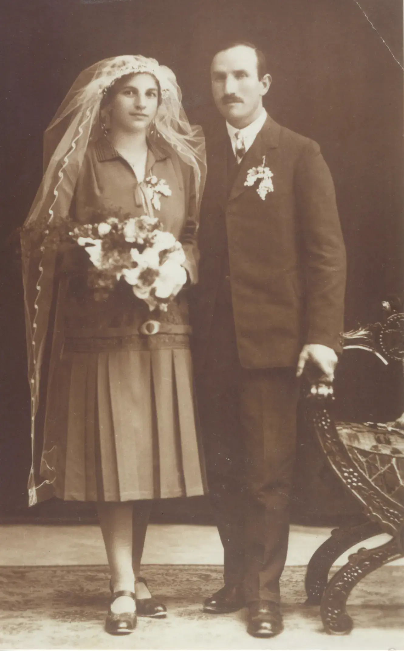 Historisches Schwarz-Weiß-Hochzeitsfoto von Franz und Agnes Pirktl