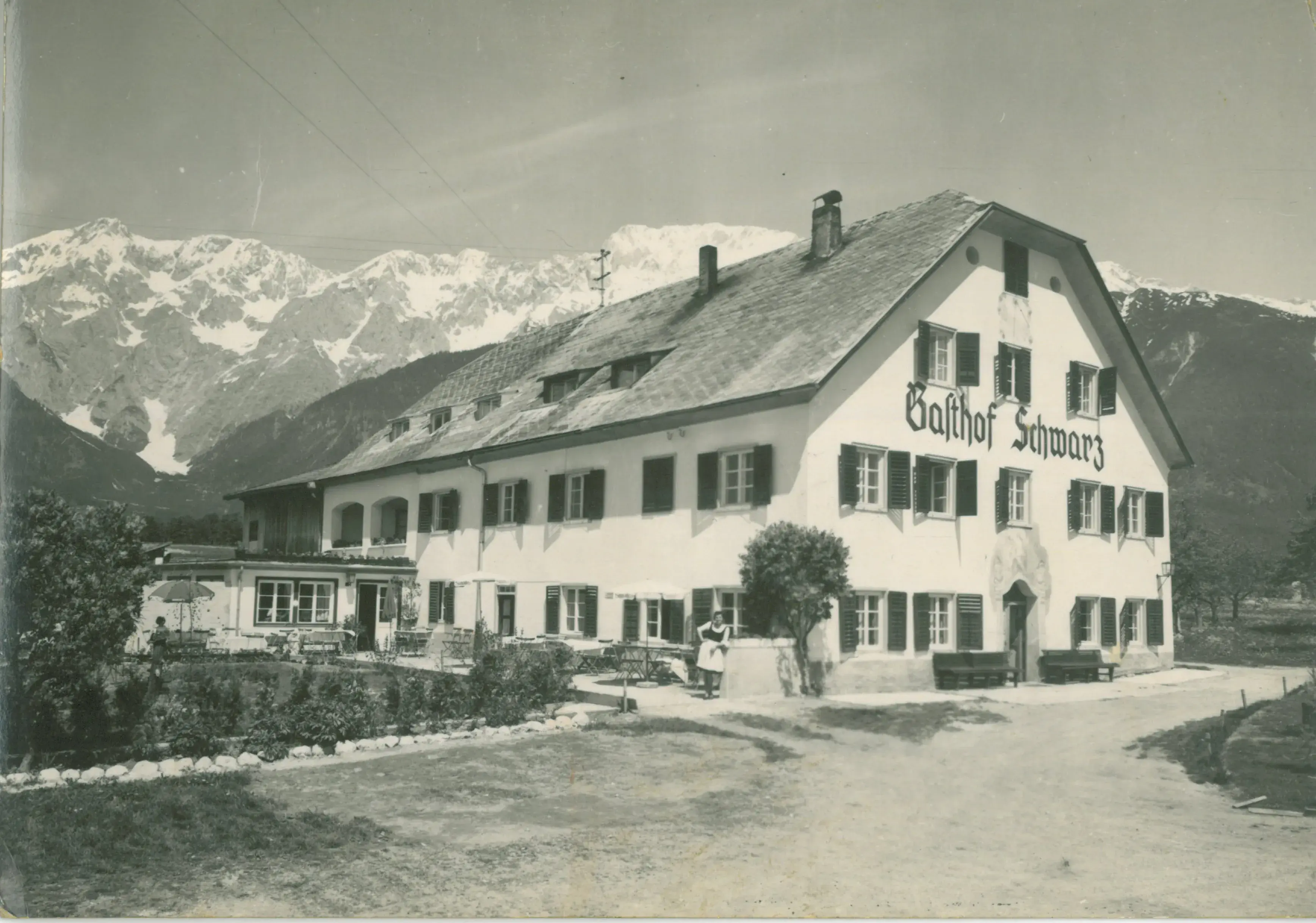 Das Hotel nach der Erweiterung auf 50 Betten im Jahr 1974